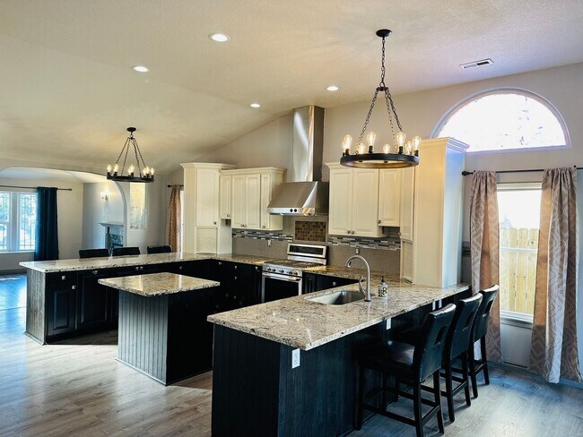 Building Photo - Beautiful Custom One Level Home