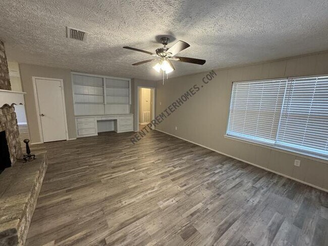 Building Photo - 3214 Three Pines Dr