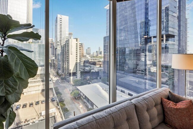 Building Photo - 360 Nueces St