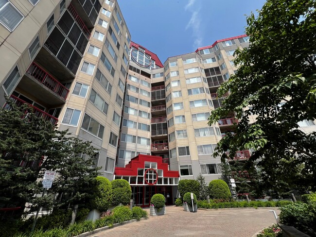 Building Photo - 10 Stewart Pl