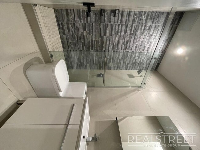 Building Photo - BRAND NEW 2 Bed in Bed Stuy!