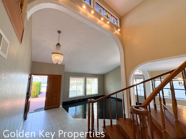 Building Photo - Welcome to this stunning 4-bedroom, 3-bathroom home located in the desirable La Costa neighborhoo...