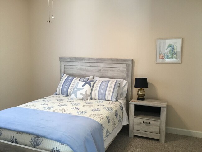 Building Photo - Furnished Condo In Southport - All Utilities Included - 3 month lease only