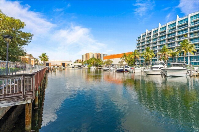 Building Photo - 3001 NE 185th St