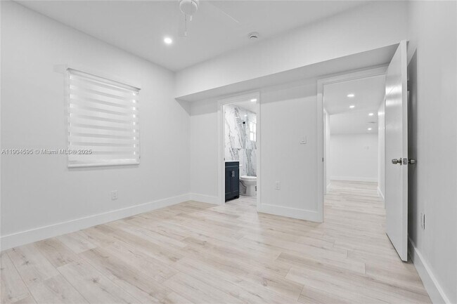 Building Photo - 129 SW 9th Ave