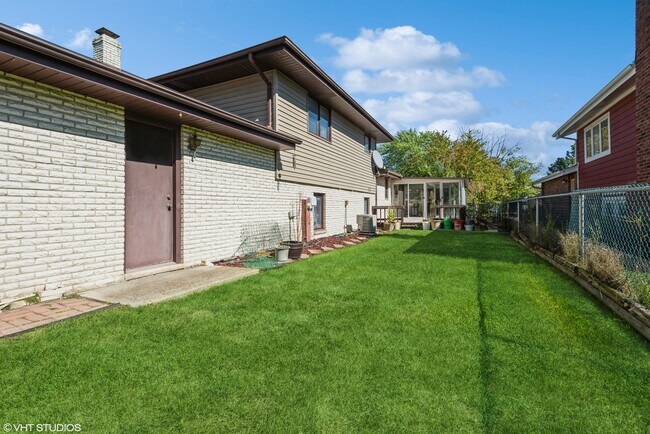 Building Photo - 17000 Cherry Creek Ave
