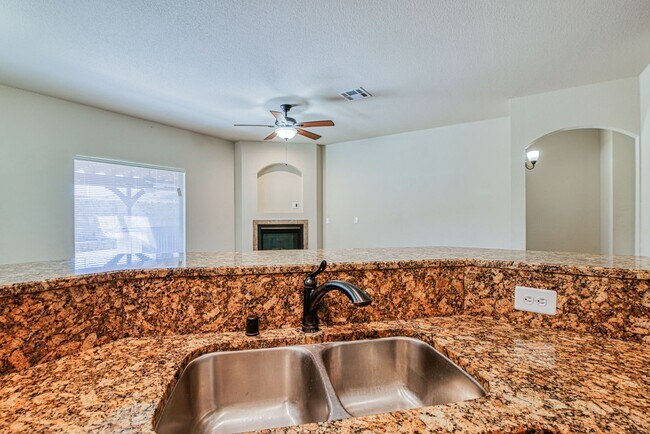 Building Photo - Beautiful East side House 3 bed-2.5 baths in front of Park