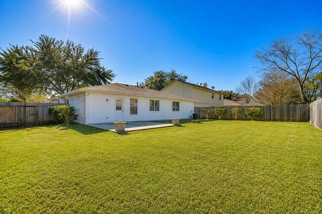 Building Photo - 4863 Drew Forest Ln