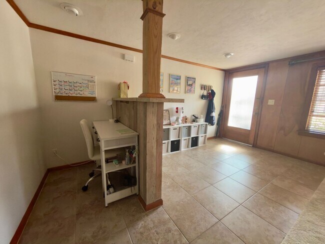 Building Photo - C1122 Woodbury Row