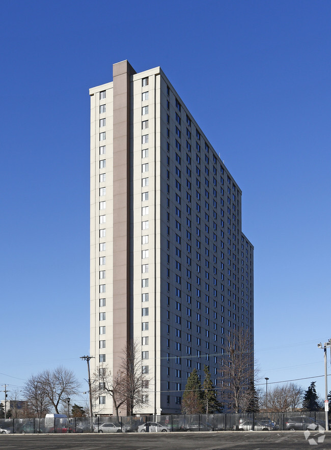 Building Photo - Skyline Tower