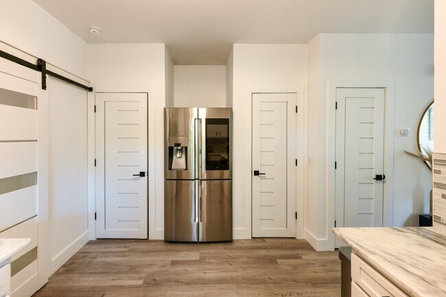 Building Photo - 886 Sedge Ct