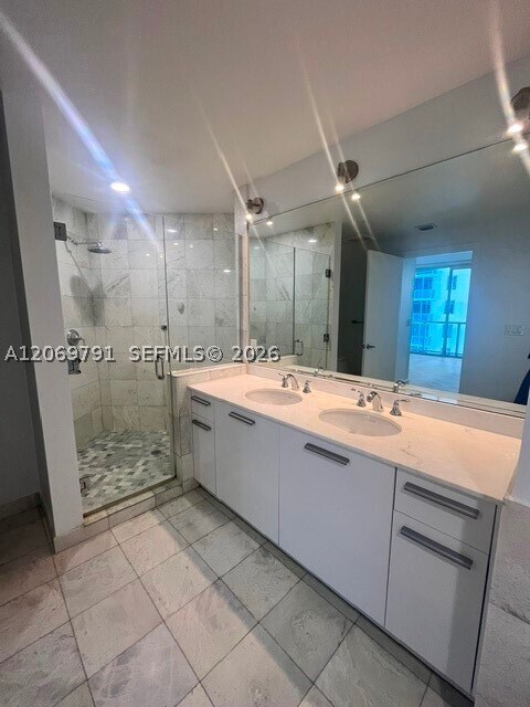 Building Photo - 1060 Brickell Ave