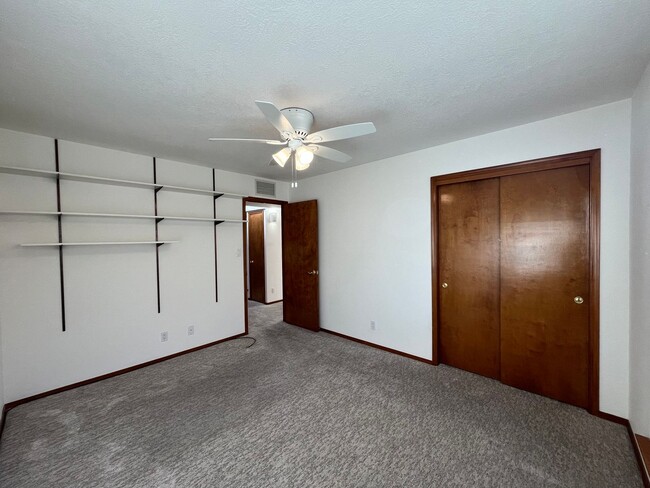 Building Photo - Nice 3 Bedroom 2 Bathroom Home Located In ...