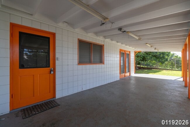 Building Photo - $2,600 / 1br - 1 BED 1 BATH DUPLEX (Honolulu)