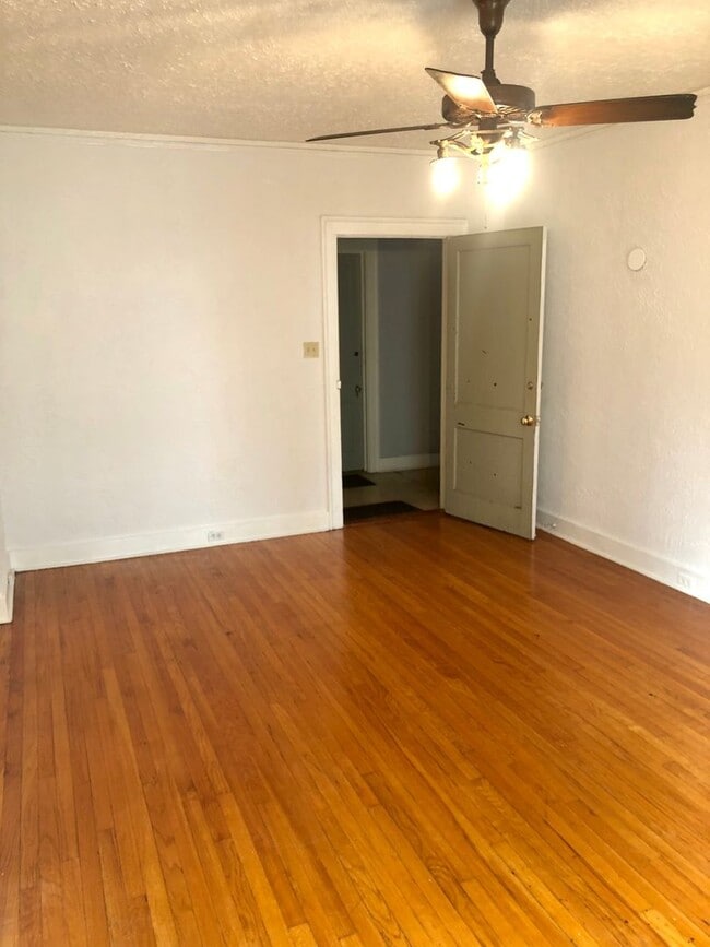 Building Photo - Uptown Apartment on Mardi Gras Parade Route