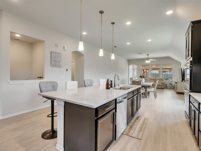 Building Photo - 27997 Lone Hollow Ln