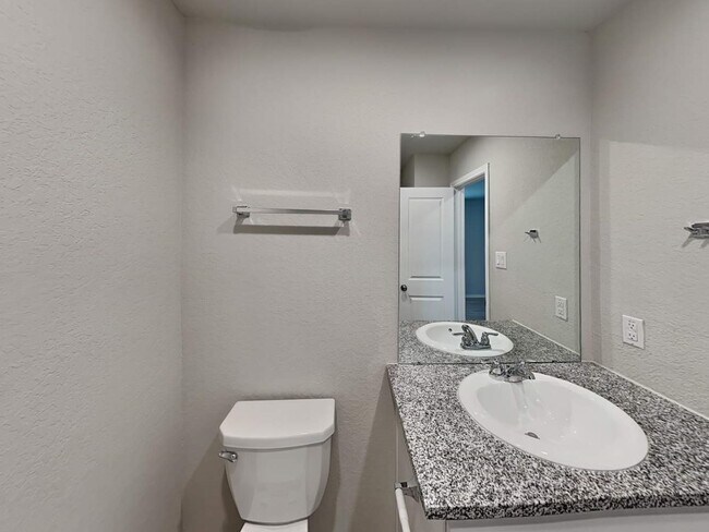 Building Photo - 144 Hollywood Dr