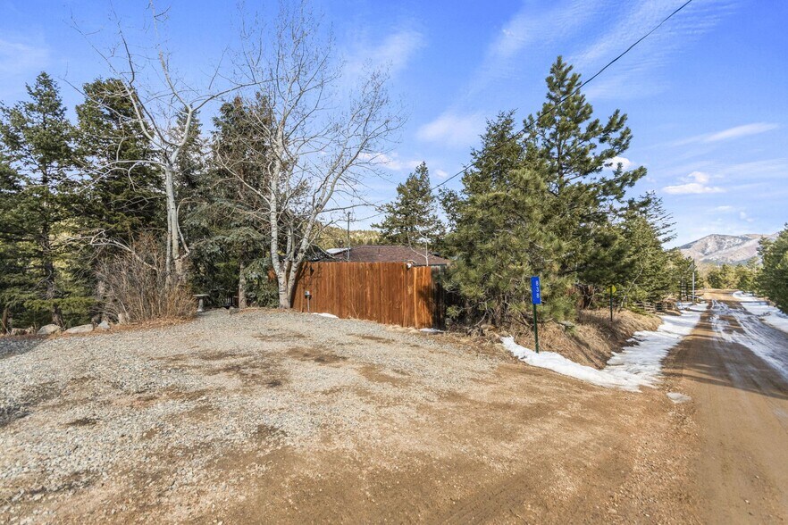 Building Photo - 838 Lakeshore Dr