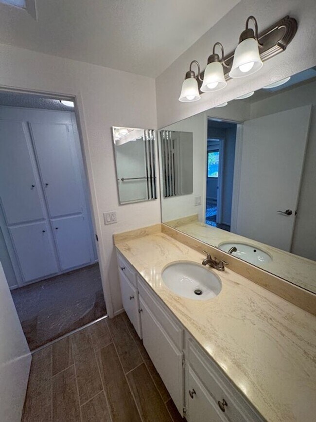 Building Photo - Newly Renovated 4 Bedroom 3 Bath Home with...