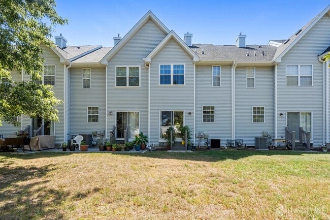 Building Photo - 1209 Blossom Cir