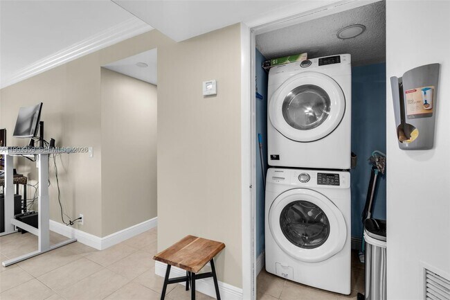 Building Photo - 10001 W Atlantic Blvd