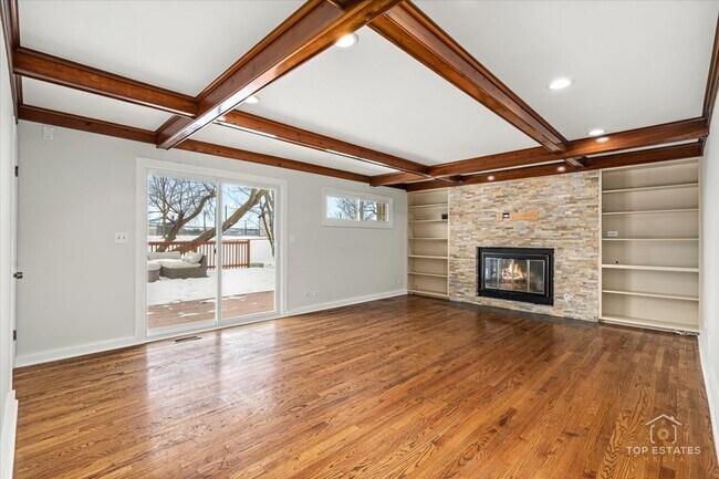 Building Photo - 931 Canterbury Dr