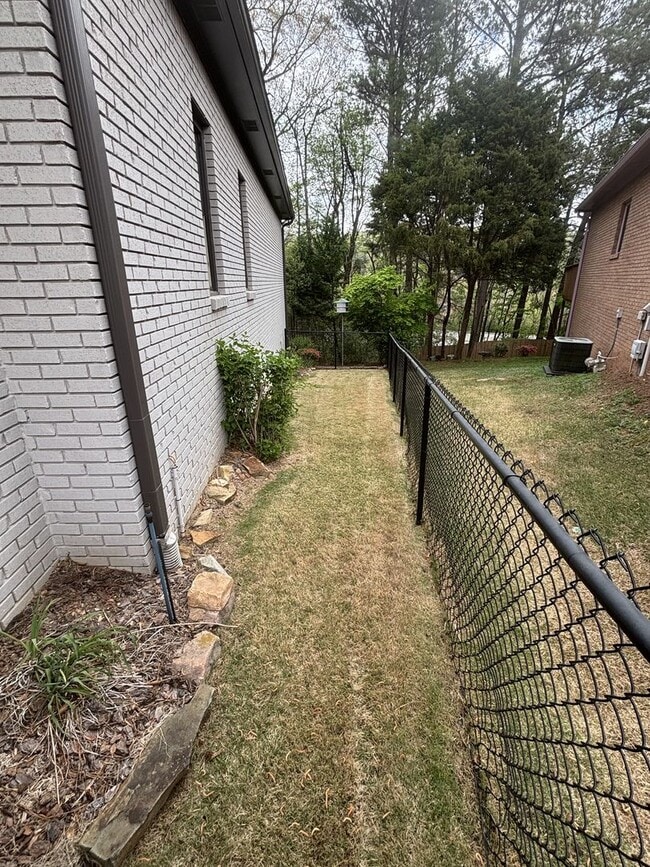 Building Photo - Spacious 3 Bed 2 Bath Home In Homewood With Large Basement