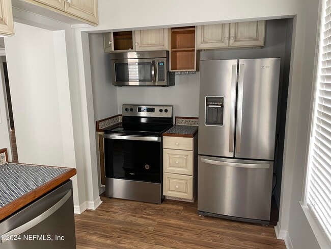 Building Photo - 2114 2nd St S
