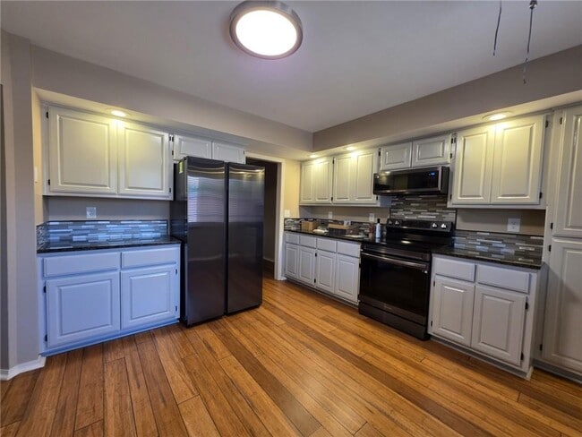 Building Photo - 29 Dunedin Dr