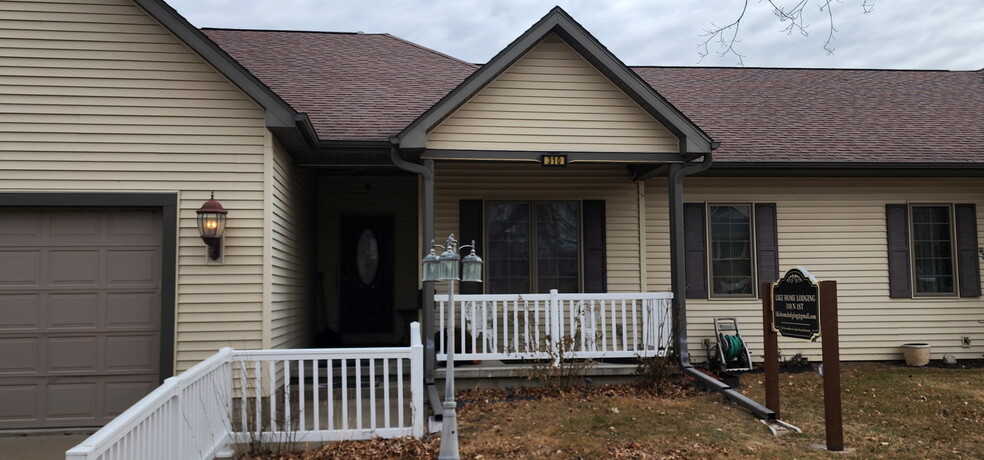 Building Photo - 310 N 1st St