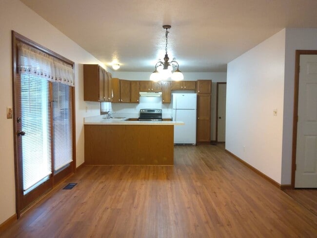 Building Photo - 3 Bedroom 2 Bathroom Home in Goshen!