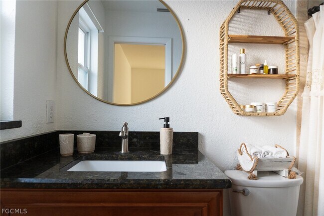 Building Photo - 2208 Viscaya Pkwy