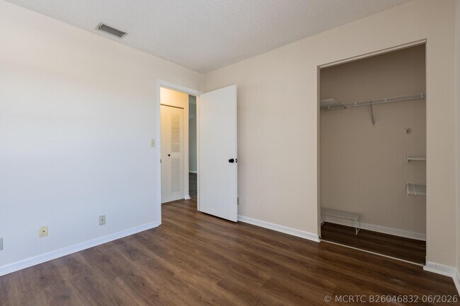 Building Photo - 9449 Boca Cove Cir
