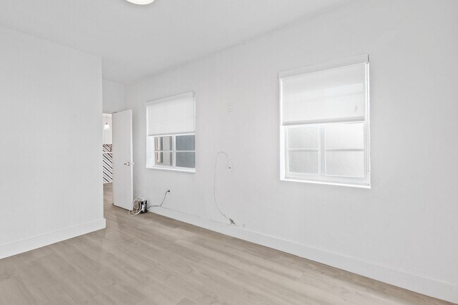 Building Photo - Resort-Style 1-Bedroom Apartment in Prime Miami Beach Location!