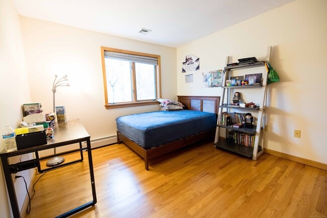 Building Photo - 18 Clifford Ave