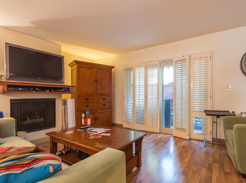 Shared Living Room - 11260 Overland Ave