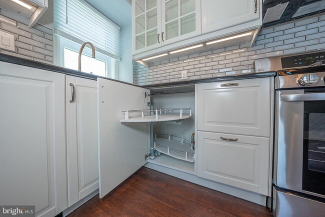 Building Photo - 7350 Ridge Ave