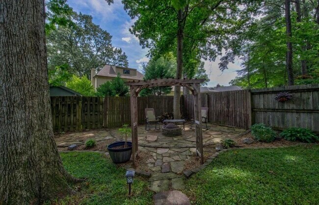 Building Photo - 8327 Poplar Pike