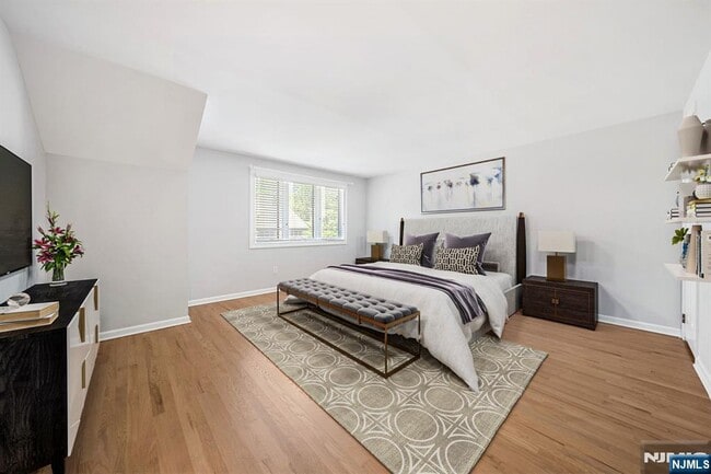 Building Photo - 12 Sandburg Ct