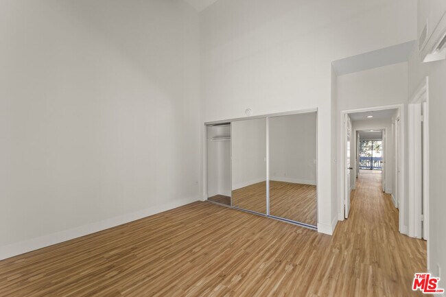 Building Photo - 4338 Redwood Ave