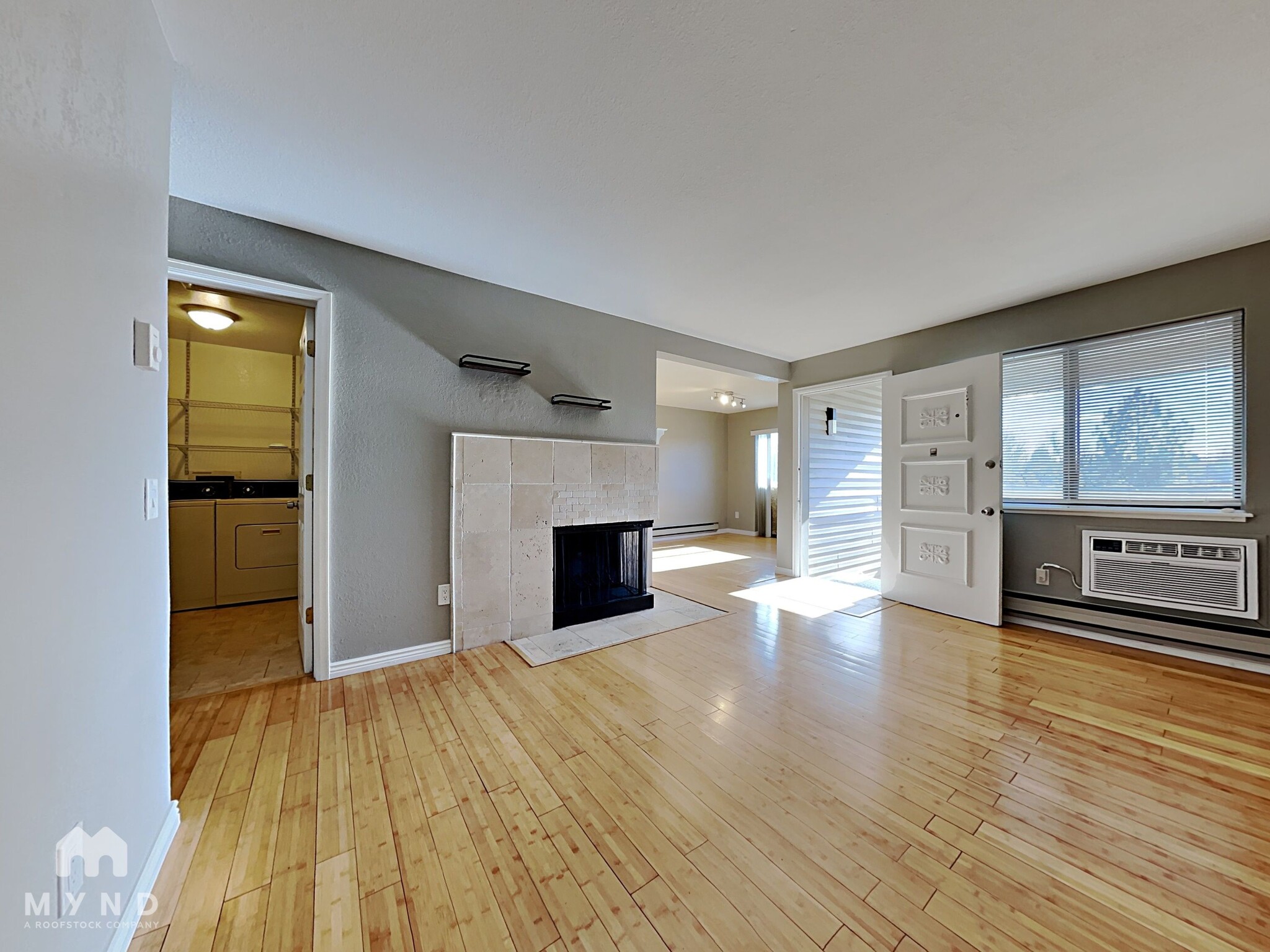 Building Photo - 7885 Barbara Ann Dr