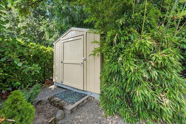 Building Photo - Charming Single-Level 3-Bedroom Home for R...
