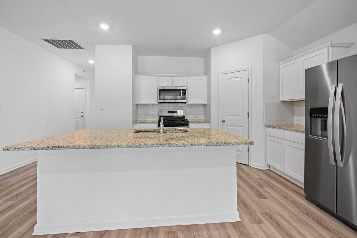 Building Photo - 15820 Loussier Dr