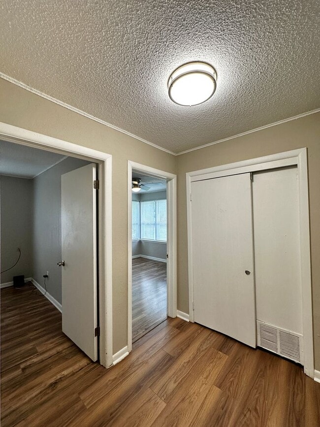 Building Photo - Wascher  Duplex