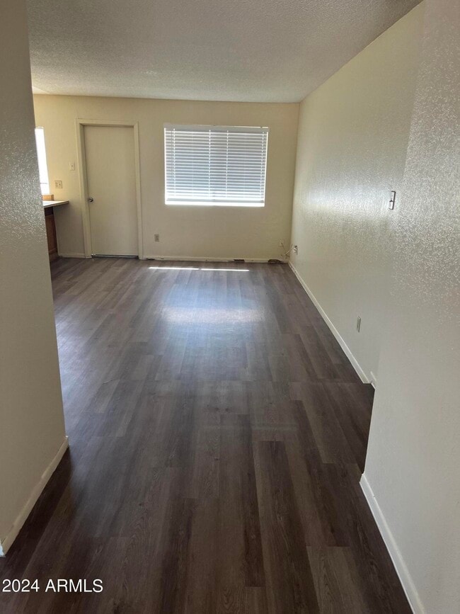 Building Photo - 3102 N Woodburne Dr