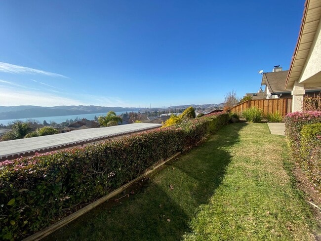 Building Photo - Single Story Beautiful Bay View Home