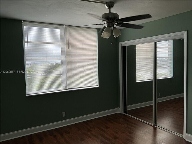 Building Photo - 3010 N Course Dr