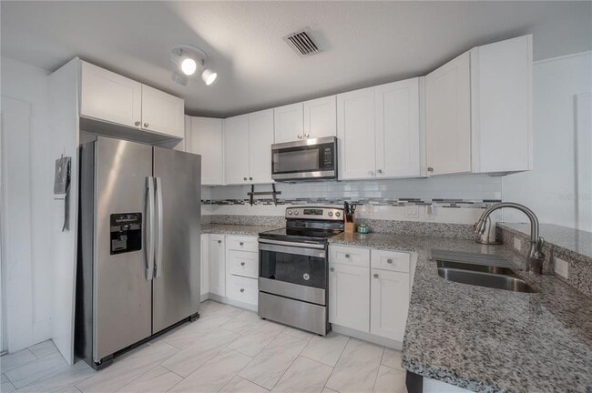 Building Photo - 207 W Hiawatha St