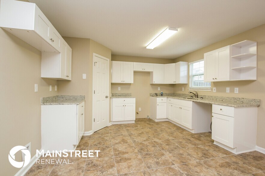 Building Photo - 6792 Foxfire Pl