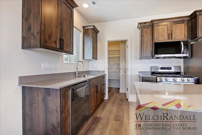 Building Photo - 265 W 690 N
